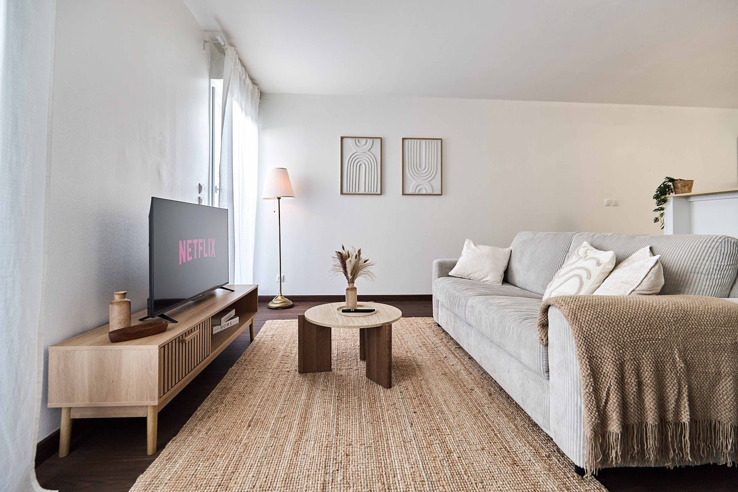 Détail d’une pièce de vie préparée pour des photos immobilières
