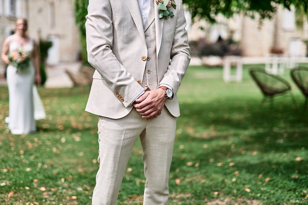 Anthony attend Harmonie pour leur first-look au Domaine des Pommerieux