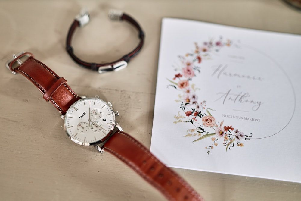 Montre, bracelets et livret de mariage d’Harmonie et Anthony