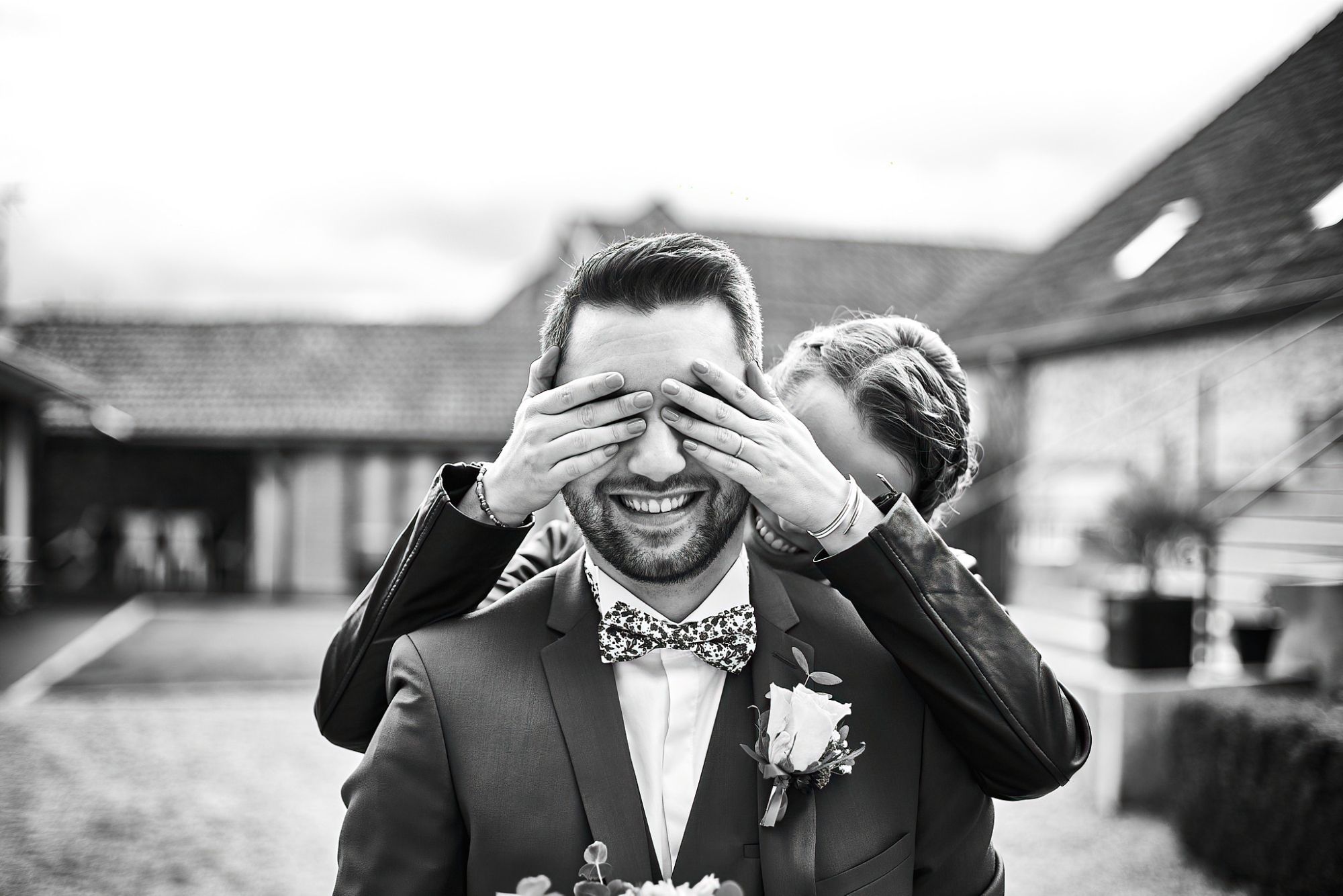 Deux mariés se découvrent lors de leur first-look